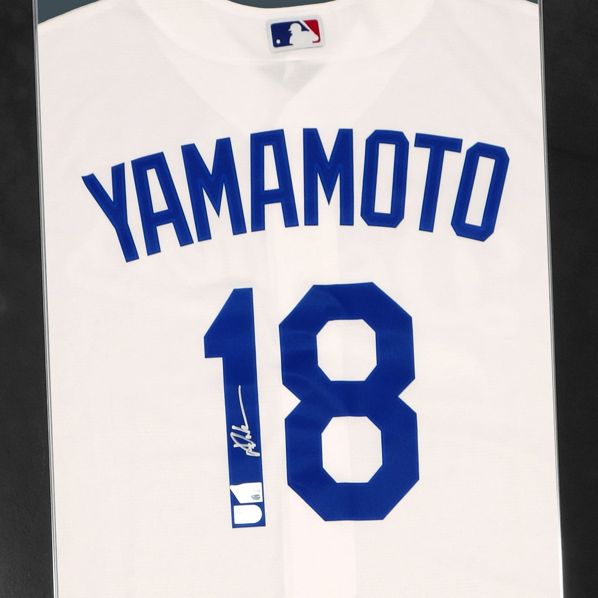 山本由伸 直筆サイン入りドジャースホームユニフォーム特製フレーム